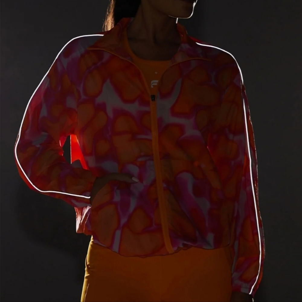Fabletics Flyweight Windbreaker Sz M NWT - Picture 4 of 5